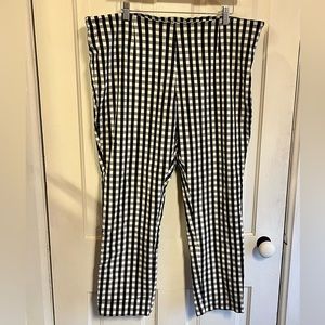 A New Day Women's Black & White Plaid Cropped Capri Pants Size 18